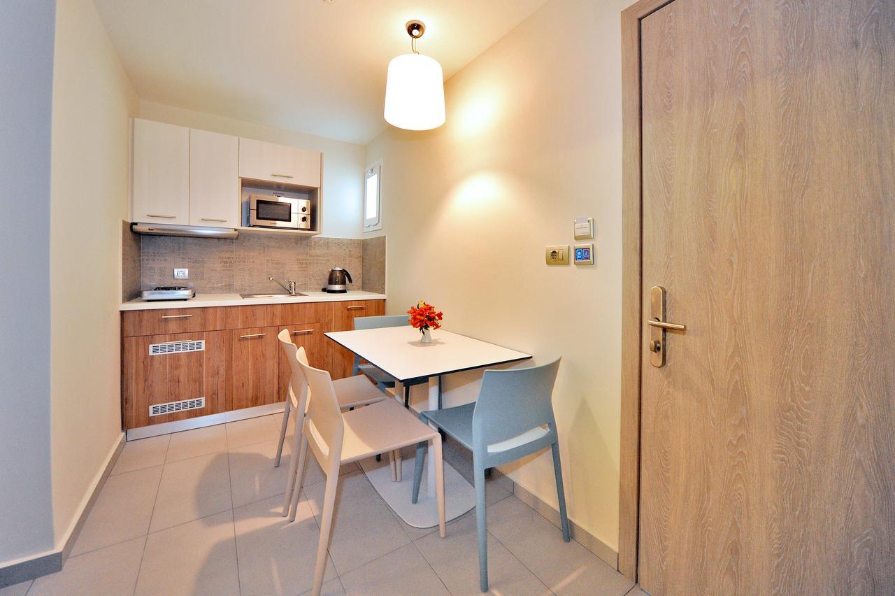 Astron Suites & Apartments คอสทาวน์ ภายนอก รูปภาพ