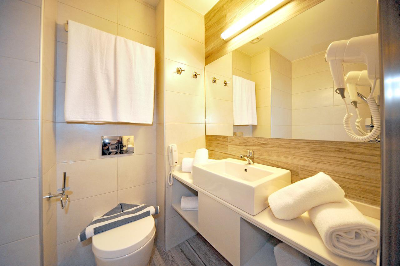 Astron Suites & Apartments คอสทาวน์ ภายนอก รูปภาพ